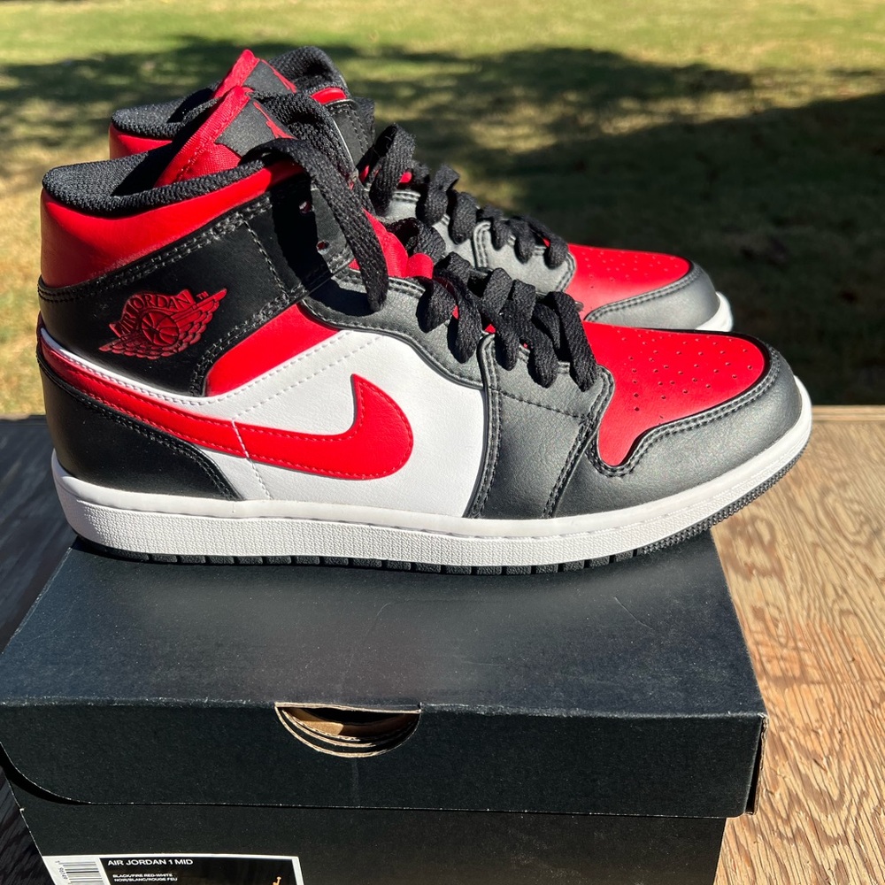 Nike Air Jordan 1 Mid Black Red White High-Tops Men’s Size 8